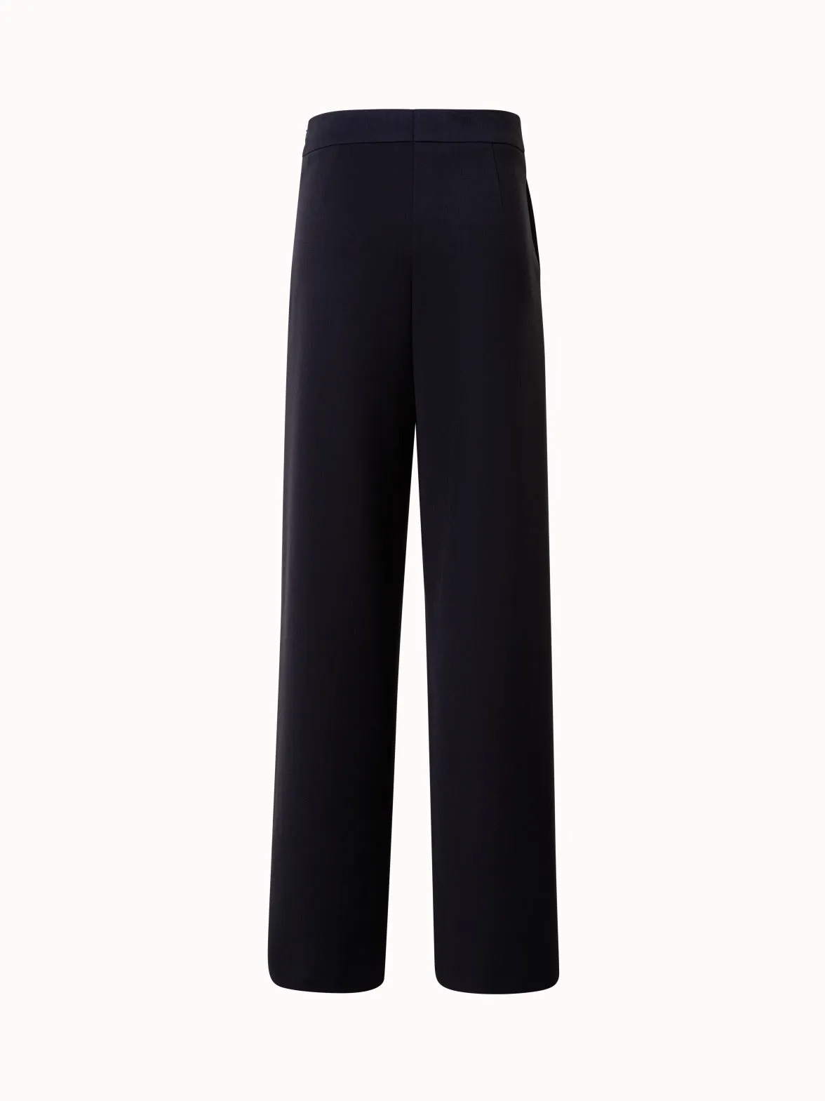 Faltenhose mit weitem Bein